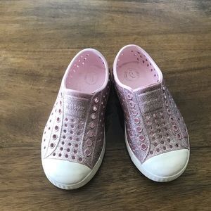 Native Kids Glitter Milky Pink. Size 8